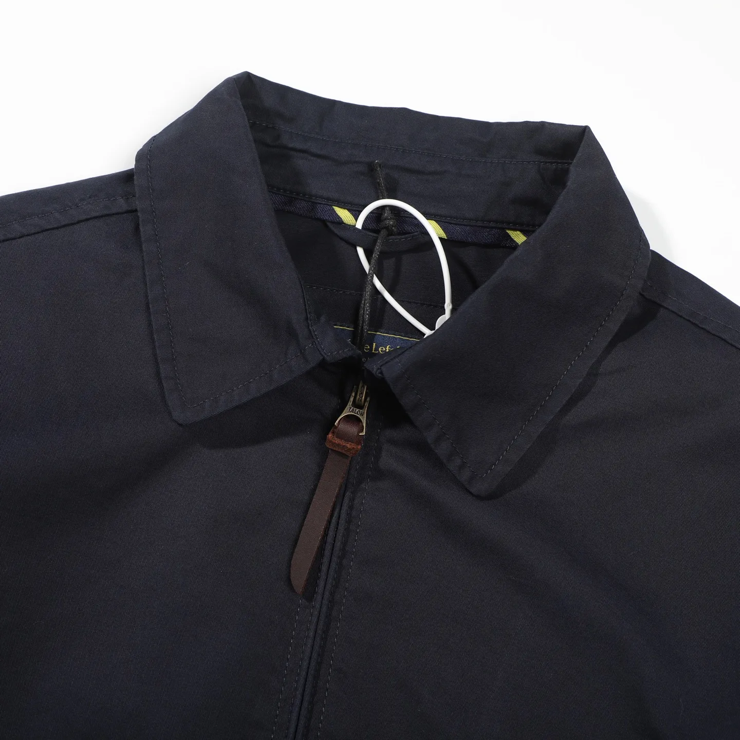P580 [Original item] Top quality polo white lily contract men's old money style veteran stand-up collar workwear Harrington jacket, same style for men and women - American classic men's casual retro lapel versatile thin washed jacket ⚡️Raff has gone crazy this year and the upper body of major Internet celebrities. The fabric has a double-layer shin feel and is full of weight! It's not as heavy as a regular jacket, and the ordinary cotton material feels really different. This one is super comfortable, soft and stylish, and has a green plaid interior that has a retro movie fashion feel! The fit is loose but not baggy. The size is just right and not too picky. The dropped shoulder design modifies the shoulders without making them look bulky. This silhouette is a style that will never go out of style. The upper body is also very durable and recognizable. The loose and reasonable fit can be worn by both men and women. It is easy to create a clean and refreshing boyish look. Color: Khaki Navy SiZE: S-3XL